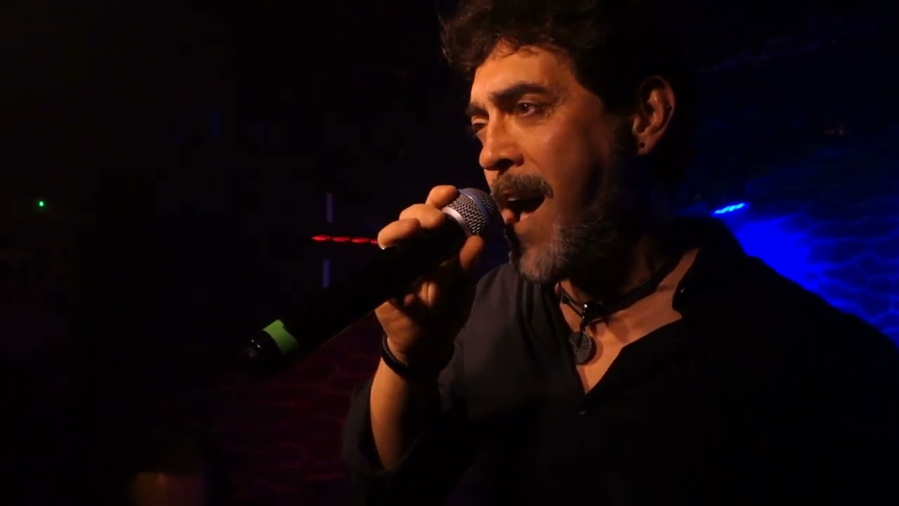 Lion King sings 