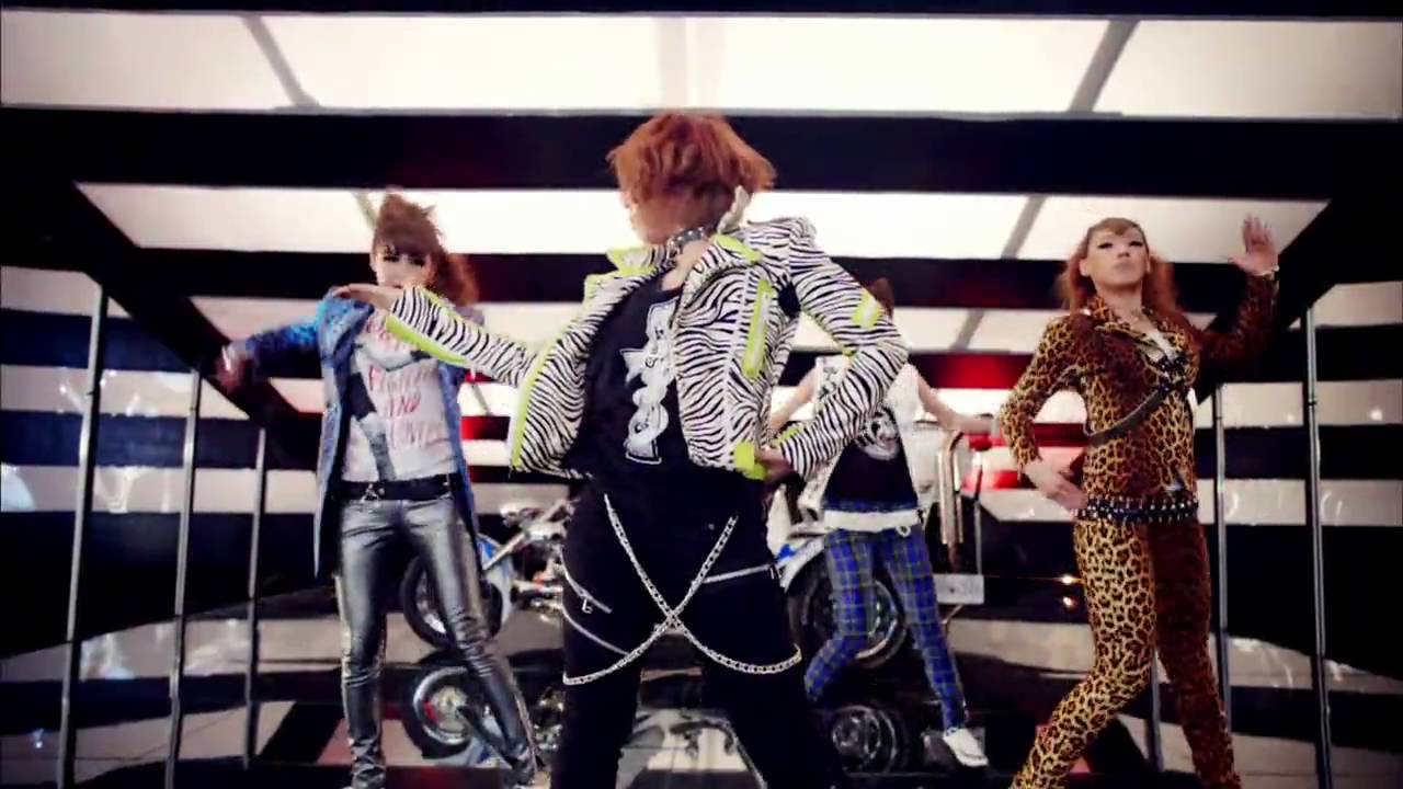2NE1 - FOLLOW ME(날 따라해봐요) M/V