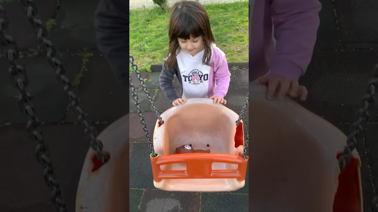 Salıncak bebesi😆#&ccedil;ocuk #keşfetbenial #tiktok #keşfet #music #şarkı #speed #song #trending