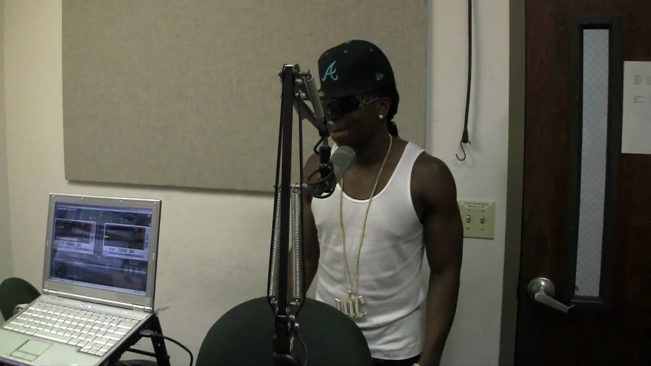 DJ Frosty Interviews VIC (V.I.C.) on 100.1 the Beat [including bonus footage]