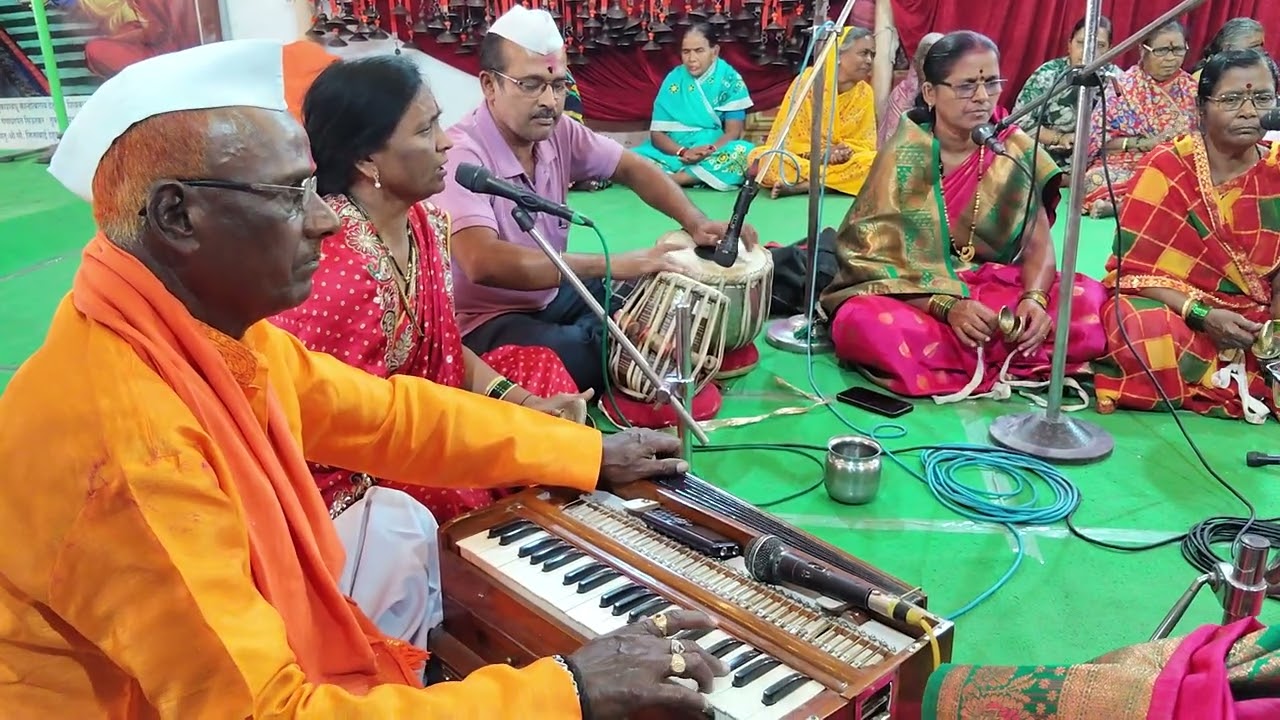 आजी सोनियाचा दिनु वर्षे अमृताचा घनु 🌹🌹🙏🙏 खुप छान गायन नक्की शेवटपर्यंत ऐका 