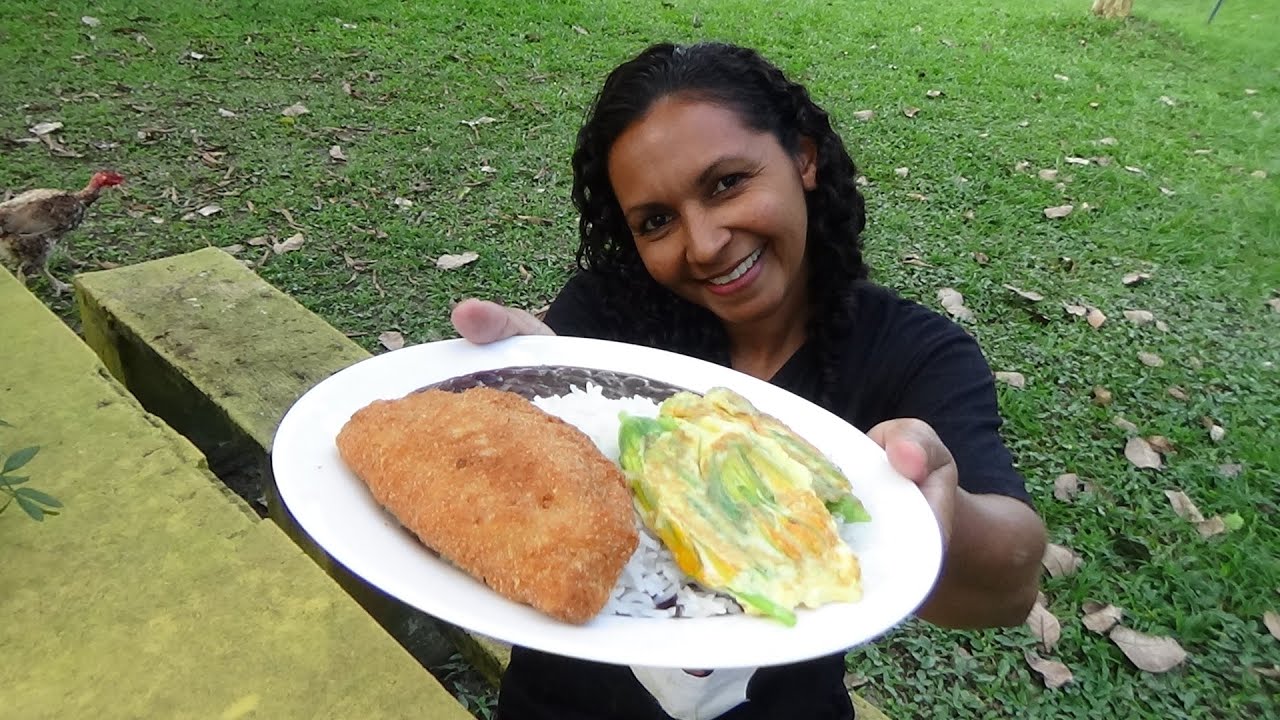 FLOR DE ABÓBORA A MILANESA E HAMBÚRGUER A MILANESA RECHEADO COM QUEIJO