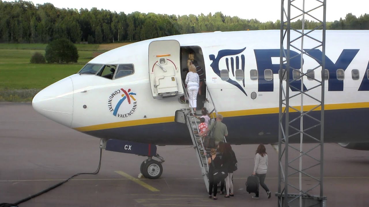 Ryanair Västerås Airport August 2011 (2/4)