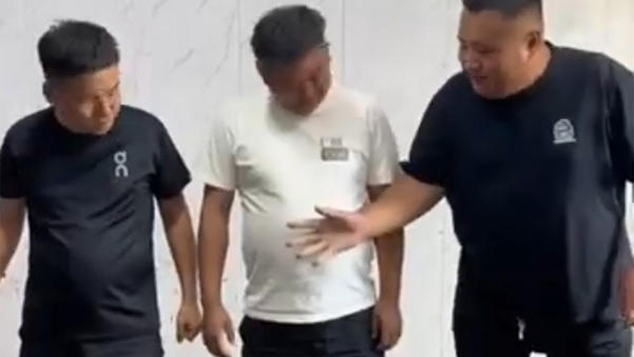 铁人挑战，升级版#funny #精彩互动 #美女搞笑 #爆笑