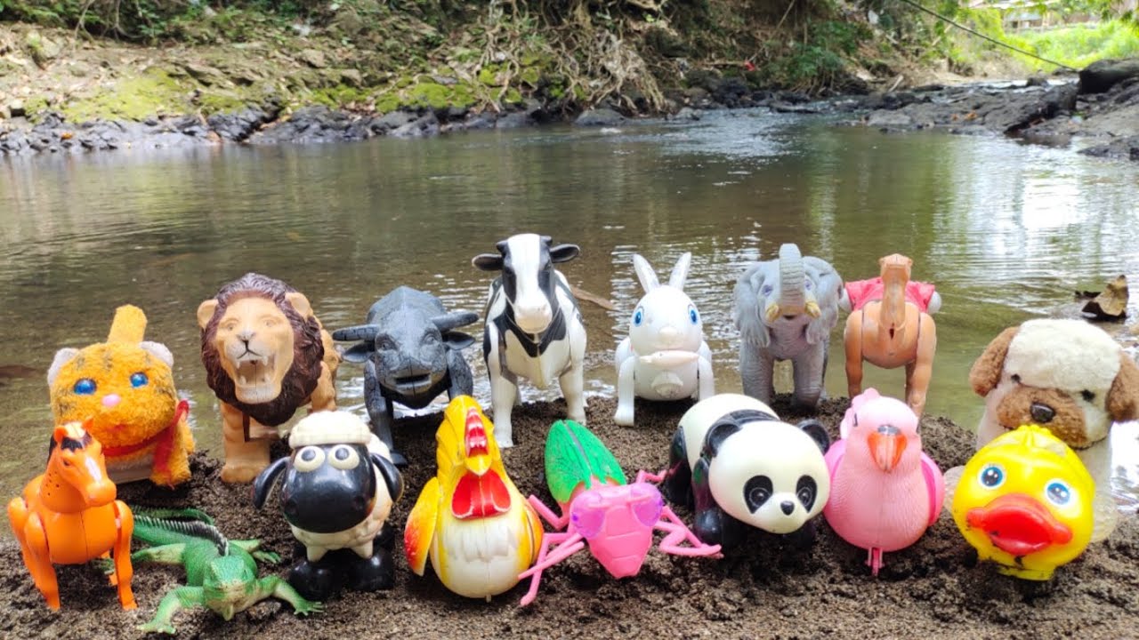 Menemukan banyak mainan hewan sapi, gajah, kelinci, bebek, panda, kuda, singa, ayam, kerbau,unta