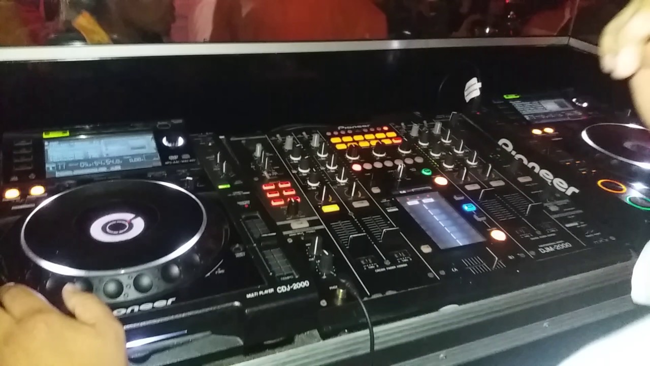 The DJ Shuffles playing house at Cubana (Greenpoint)