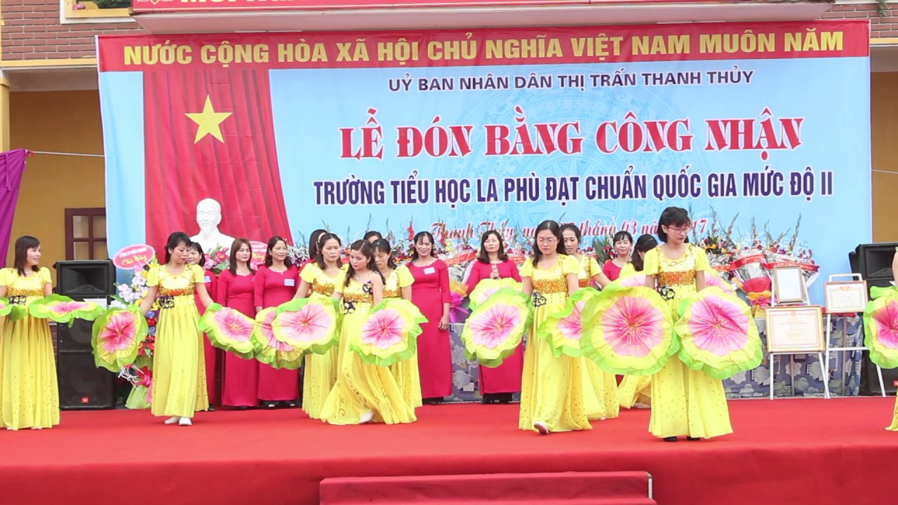 Hát múa Đảng đã cho ta một mùa xuân - Tập thể giáo viên trường tiểu học La Phù