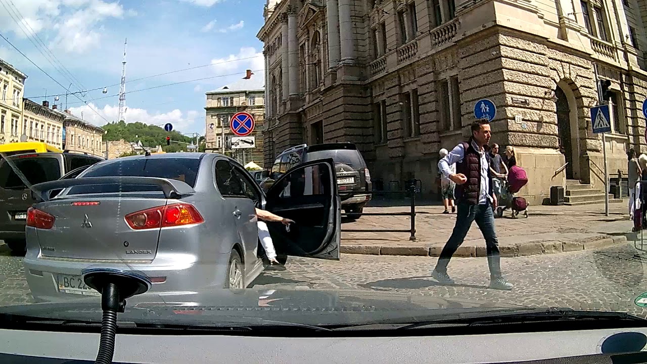 [20] Вулицями Львова на авто: Менцинського - Тролейбусна (з корками)