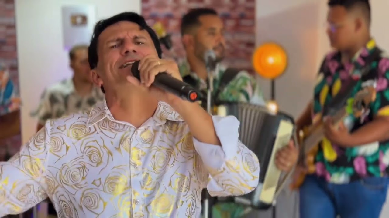 ATIRE A PRIMERA PEDRA - Xote Santo