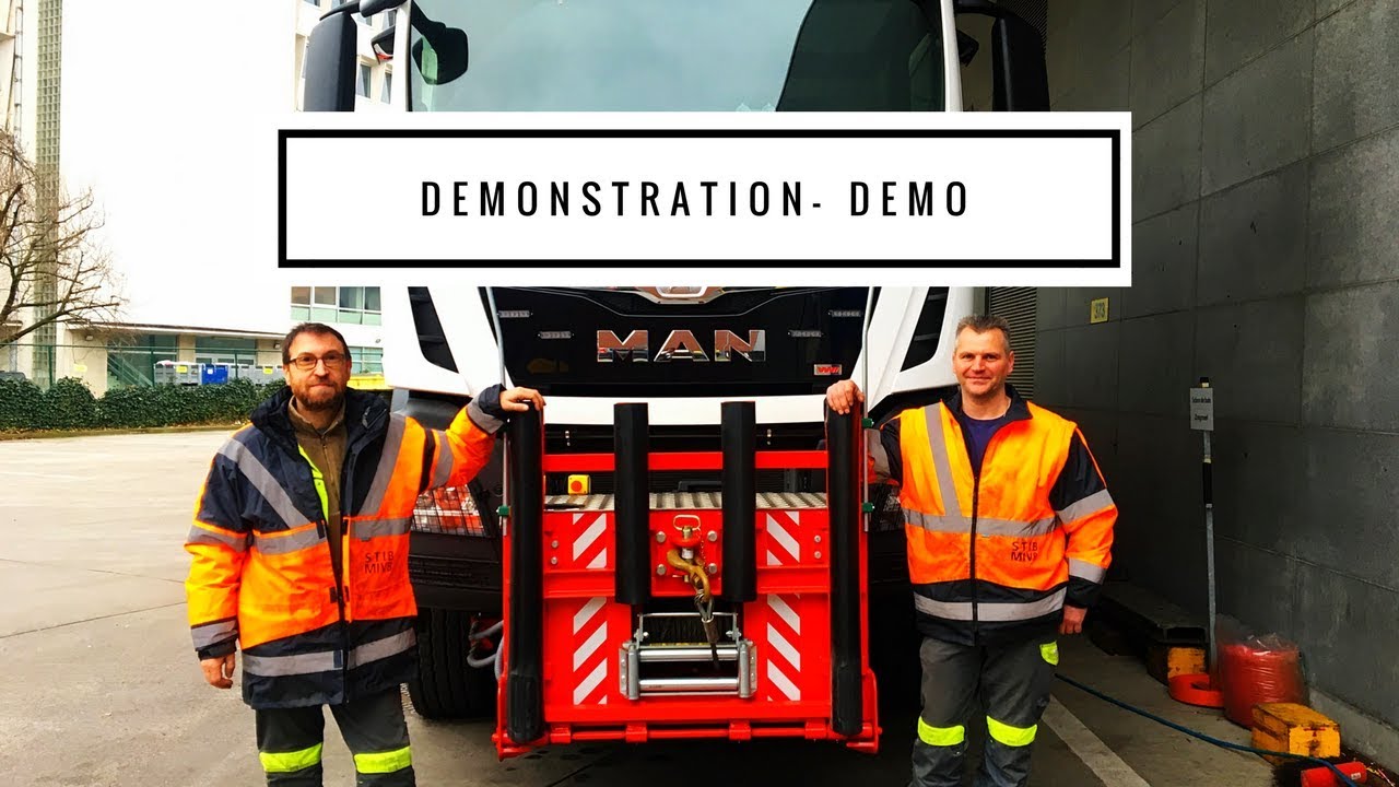 Démonstration : remettre un tram sur ses rails / depannage: ontspoorde tram
