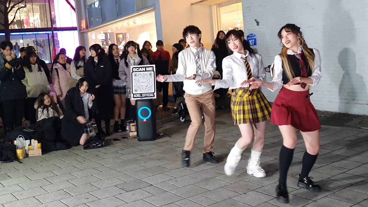[STREET ARTIST] AON1, CHINESE STUDENT TEAM. WITH INFLUENCER GUEST. HONGDAE SHOW BUSKING. 240102.