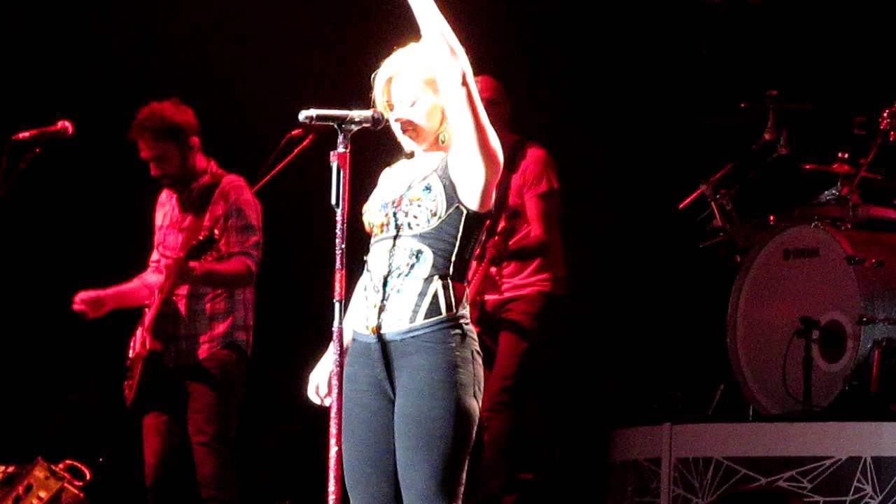Kelly Clarkson- Foo Fighters All My Life Cover (Fan Request) Sleep Country Amphitheater
