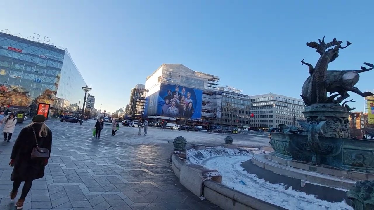 R&aring;dhuspladsen i K&oslash;benhavn p&aring; en vinterdag. City hall square in Copenhagen Danmark.
