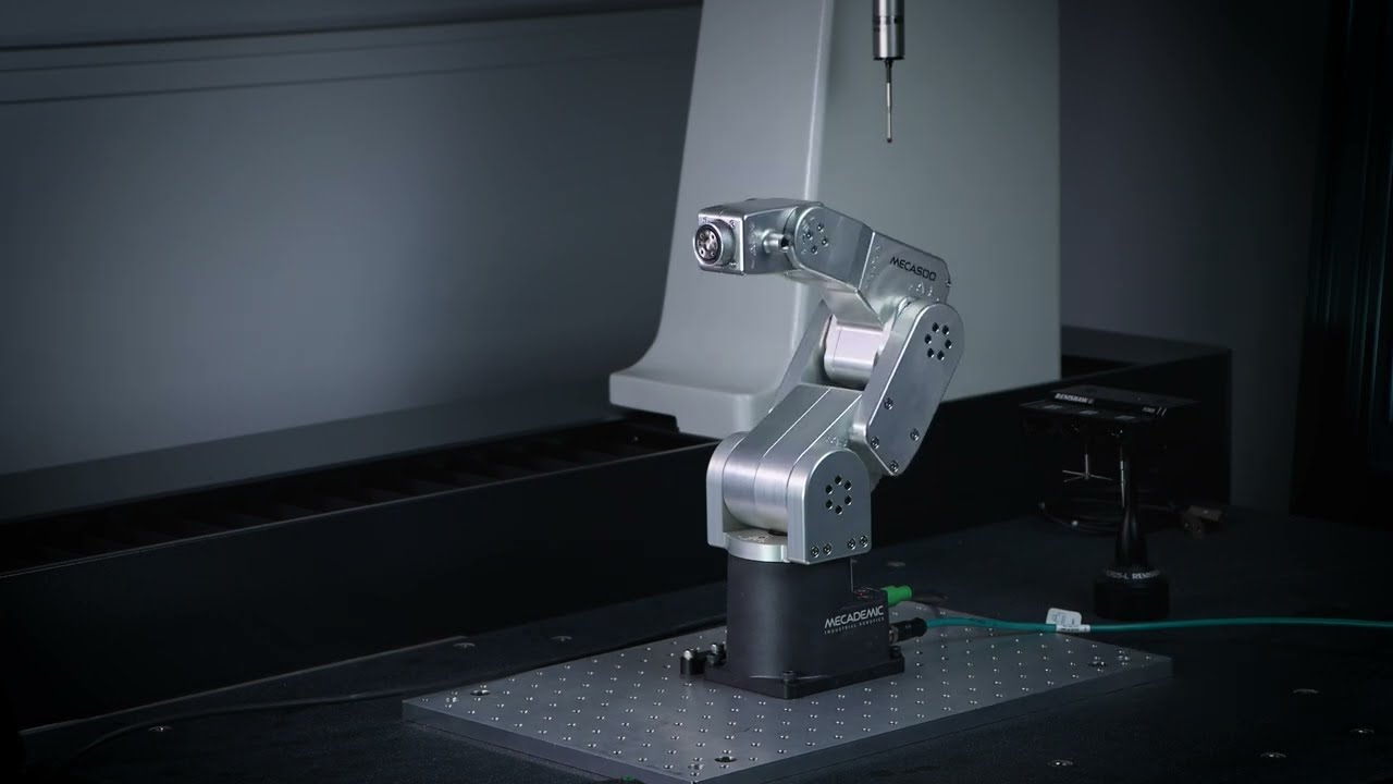 Crossing singularities with a six-axis industrial robot arm