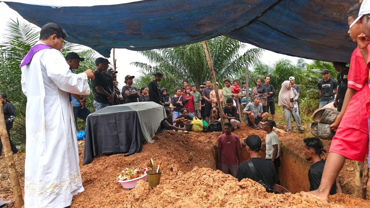PEMAKAMAN Arawah Gervasius Nong Minggus Stasi G. Aru 18Des205 Part2