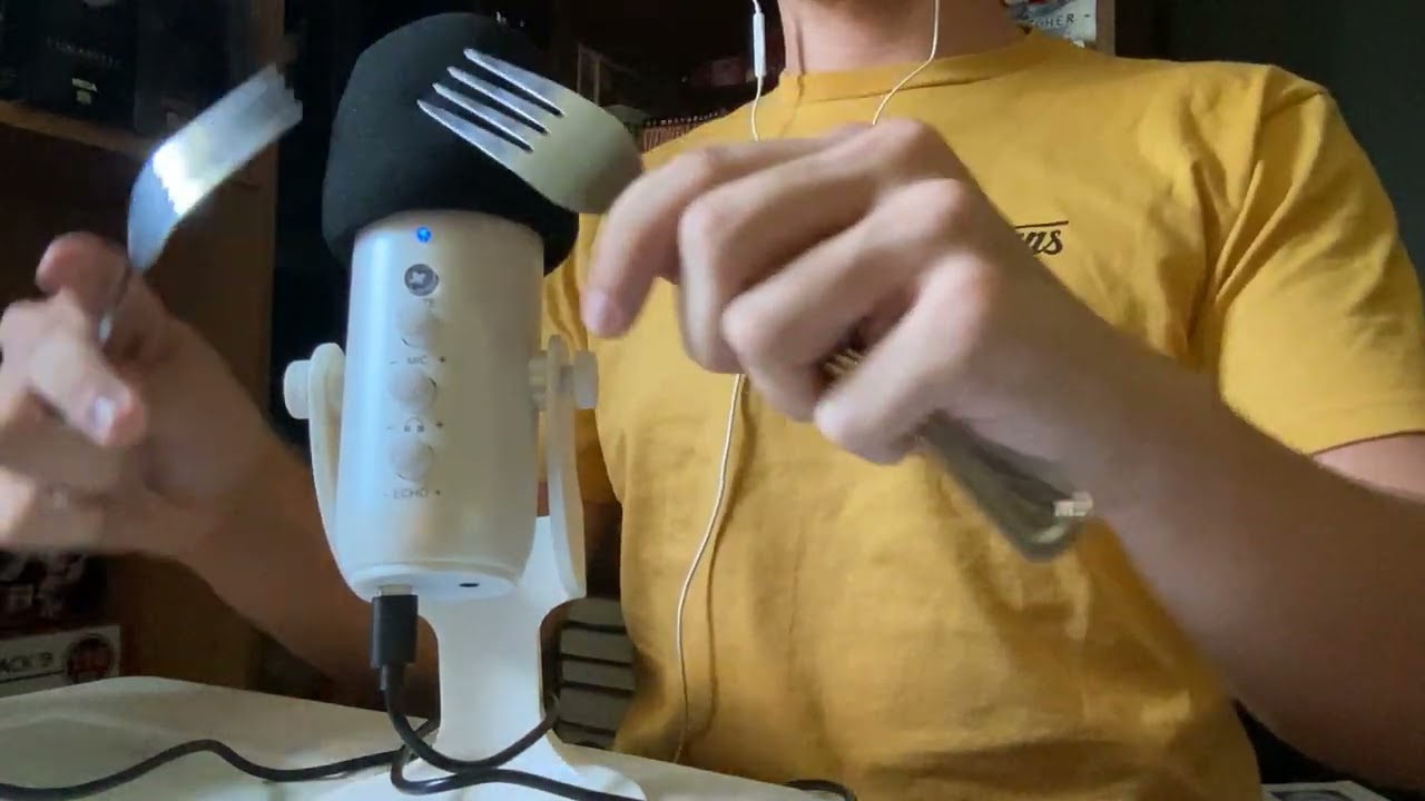 ASMR| Scratching Mic and Desk with Forks