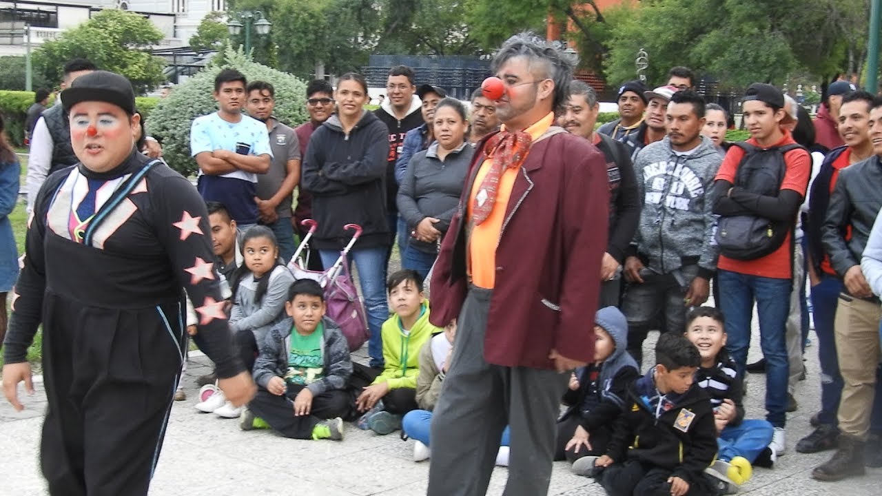 Los mejores payasos  Cachito Bomba Loca y Chito Kanitas otra vez juntos en la Macroplaza