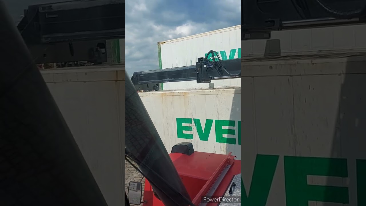 Opera&ccedil;&otilde;es Terminal Log&iacute;stico de Cont&ecirc;ineres Refeers Training without borders Reach Stacker kalmar