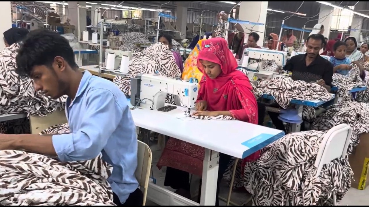 吉大港制衣厂承诺以后会大量购买我们的机器；This garment factory promised to purchase many machines from us in the future