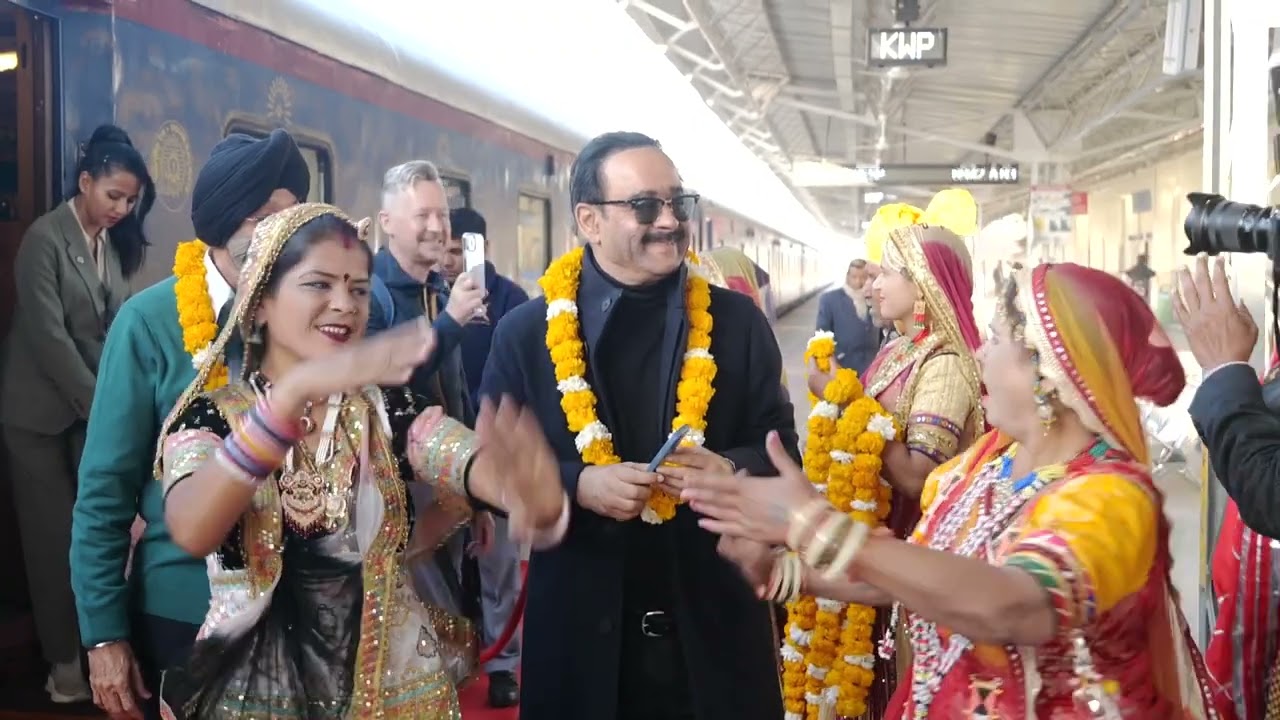 Deccan Odyssey Guests Welcome at Station | Luxury train India | #bestluxurytrain