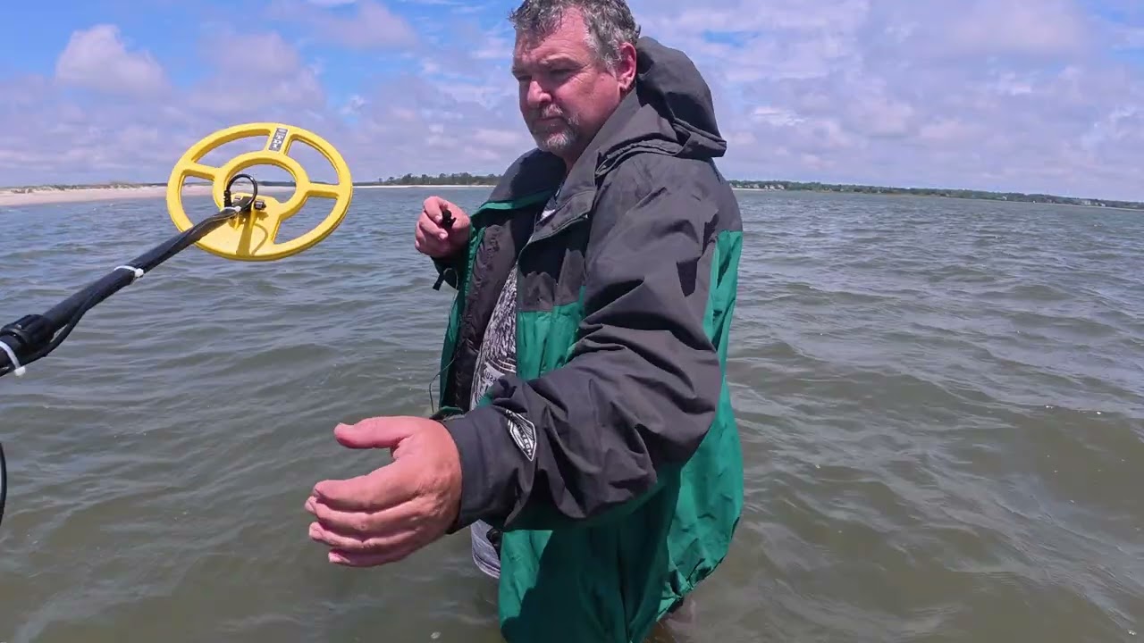 Сравнение MINELAB MANTICORE и FISHER AQ IMPULSE в тестах на глубину и устойчивость.