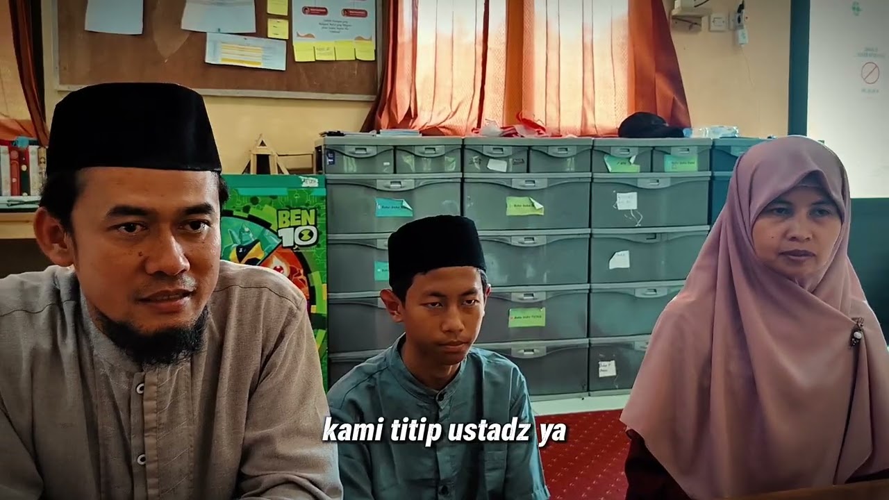 “Langkah” menceritakan kisah Sayyid, seorang remaja yang awalnya takut masuk pesantren.