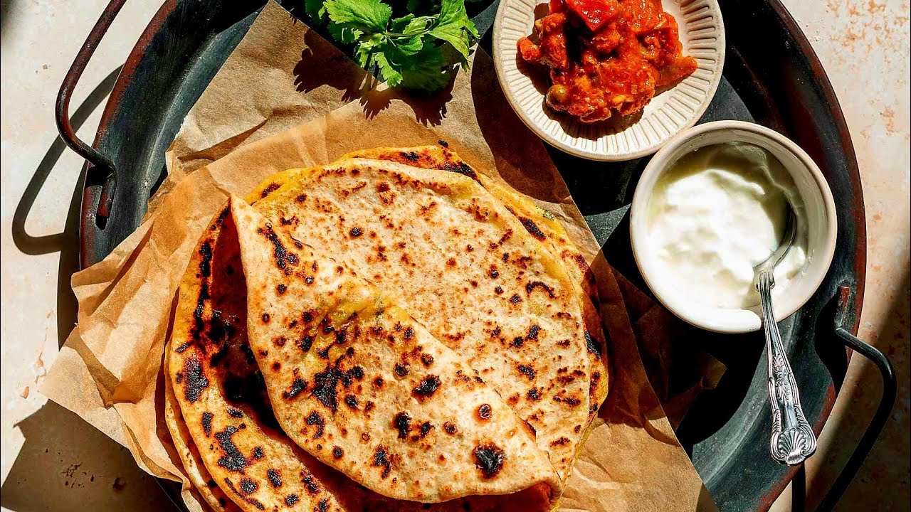 Aloo Paratha (Spicy and Crunchy)