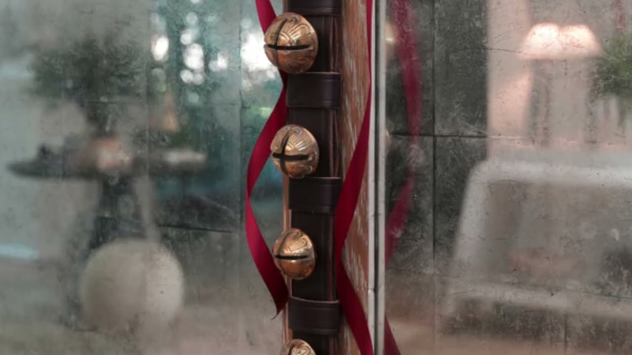 Christmas Color Trends 2025 | Warm Copper, Bronze & Classic Red-Green Holiday Palette