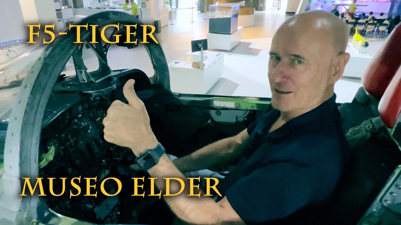 Sentarse en la cabina de un F5 Tiger en el Museo de Ciencia y Tecnología Elder en Las Palmas.