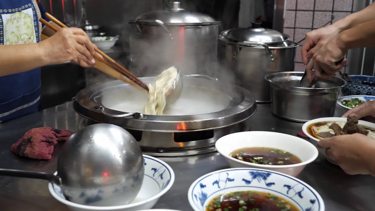 Beef Noodle Soup, Braised Food - Taiwan Restaurant Food 羅東美食 小曹牛肉麵