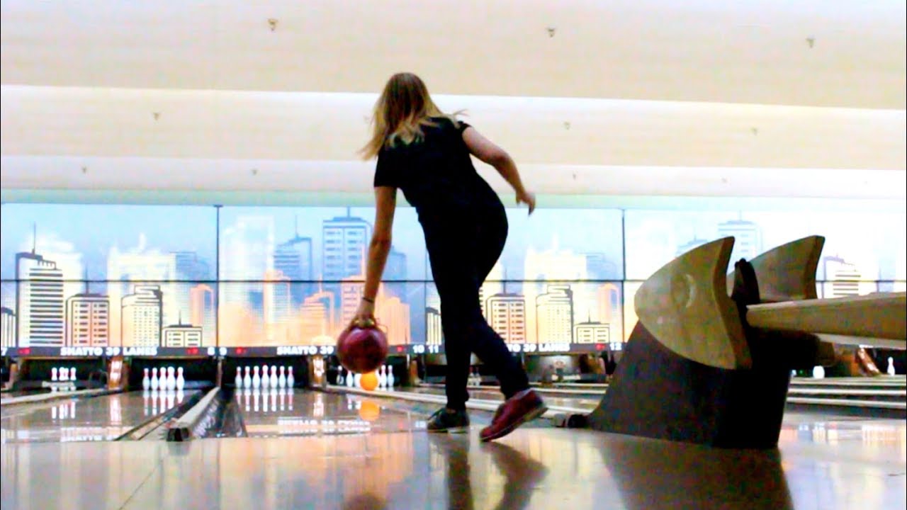 WE SUCK AT BOWLING  // AMERICA DAY 13