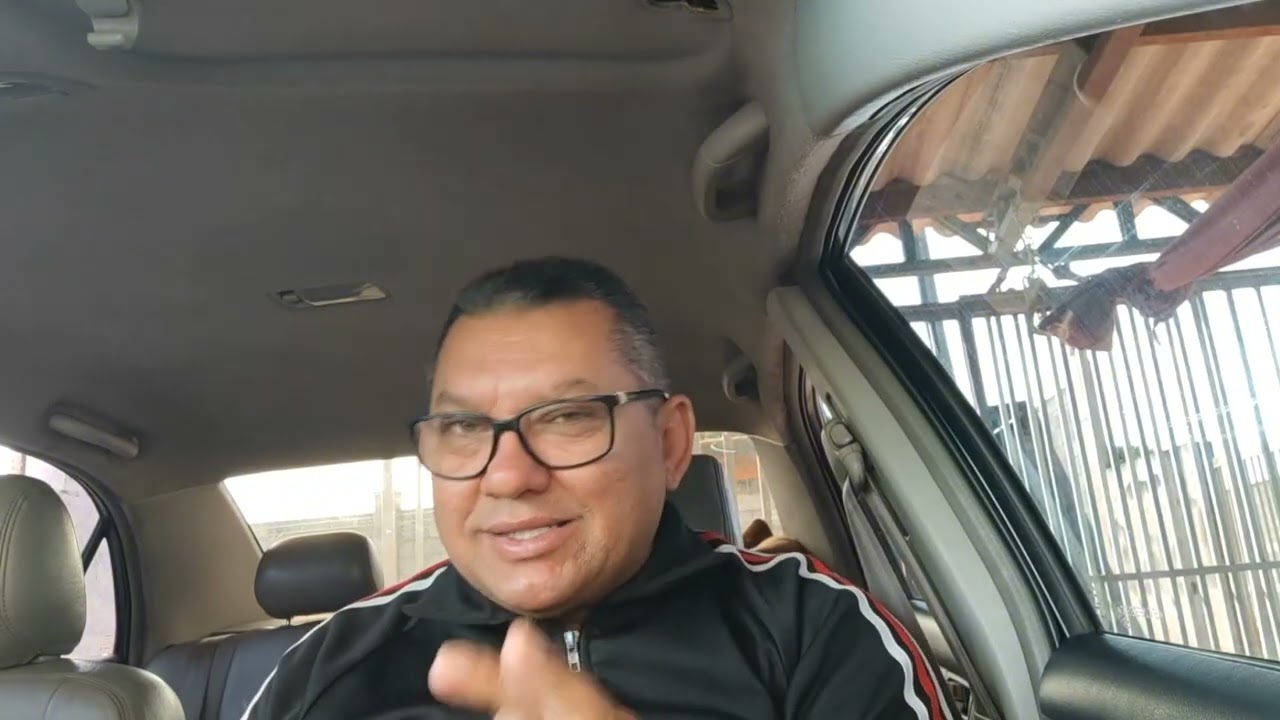 UM CORAÇÃO DIVIDIDO - Vanderlei Monteiro 