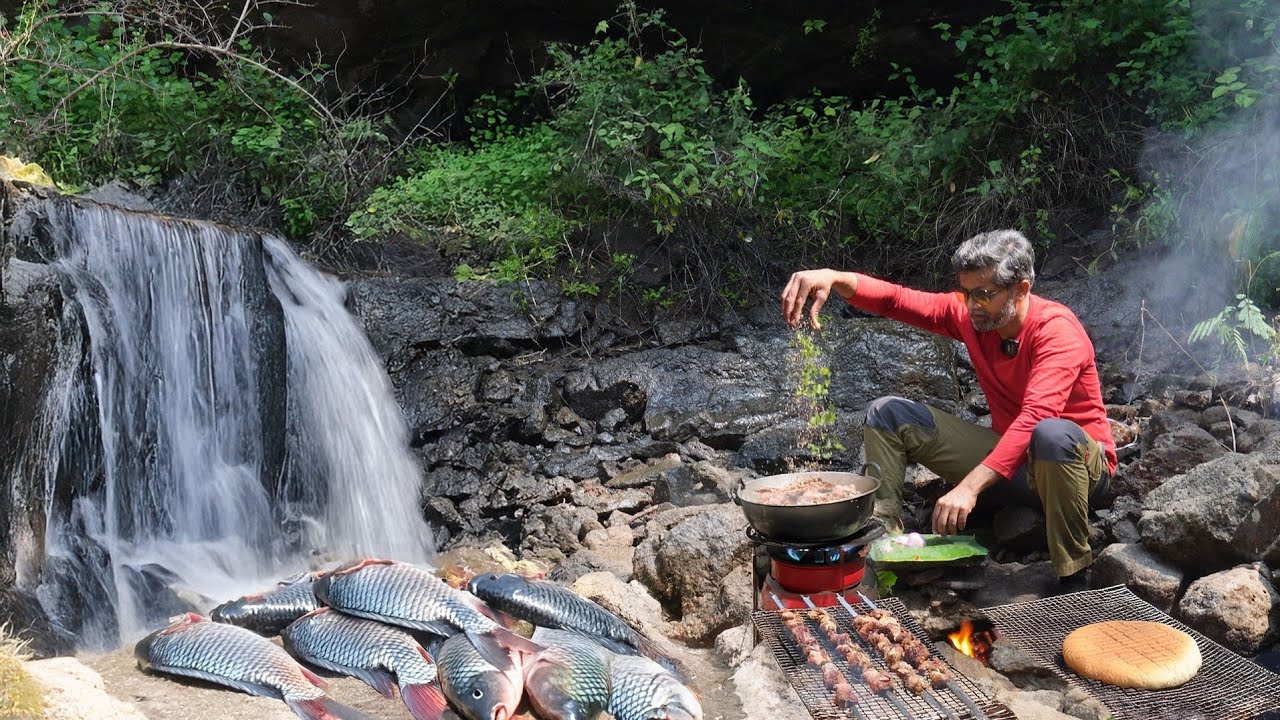 आधी पकडले मासे आणि डोंगरावर जाऊन बनवल्या भन्नाट रेसिपी, मटण खिमा, रोस्टेड मटण आणि राम रोट 
