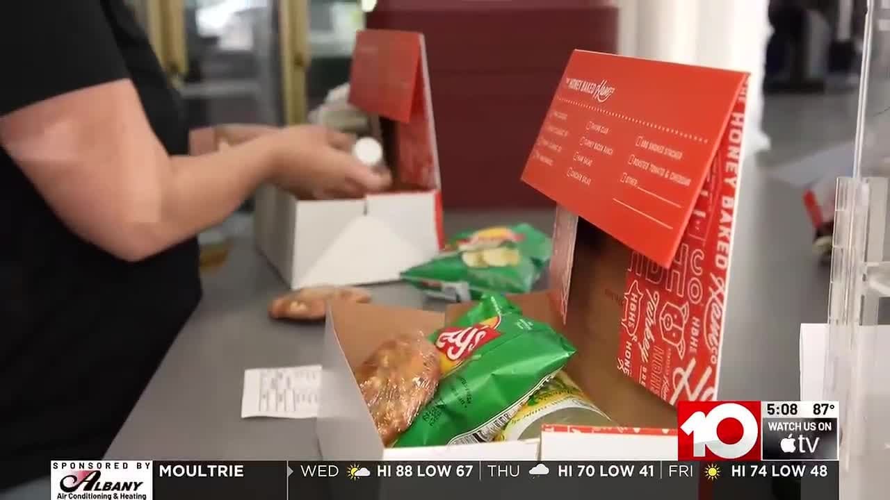 Community steps up to feed unpaid TSA agents at Southwest Georgia Regional Airport