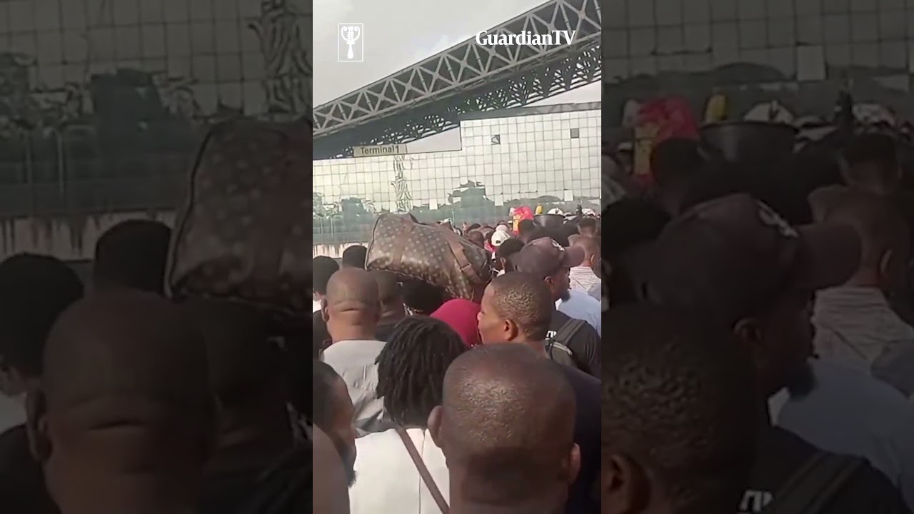 Lagos government fails to resolve pedestrian bridge congestion in Oshodi