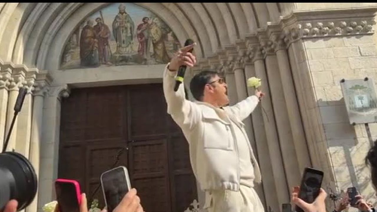 Sanremo, flash mob Sal da Vinci con novelli sposi: 