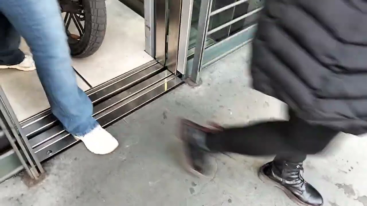 ( Door Replacement)! 2001 Maspero Inclined Elevator At 8Gallery Shopping Mall In Turin Italy 