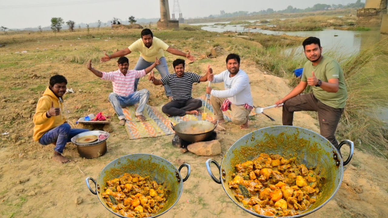 বন্ধুদের নিয়ে অজয় নদীতে পিকনিক করতে এসে এত মজা করব ভাবতে পারিনি |