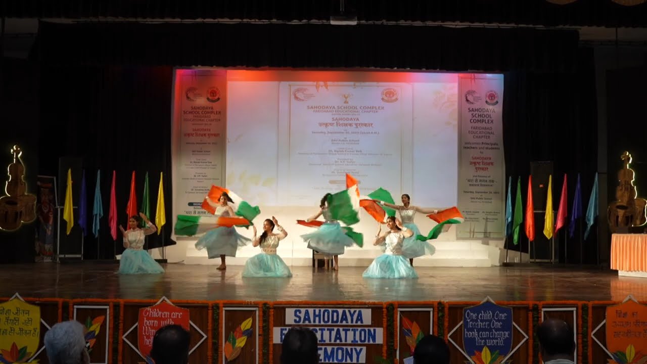 Patriotic dance performance// Contemporary Dance choreography// Tujhe Namami //