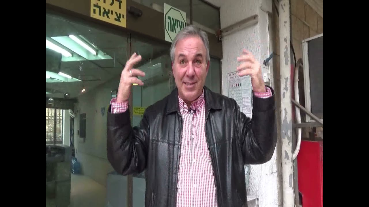 בני עורי מראיין את הקריין והעורך דני שגיא על תחילת עבודתו ב'קול ישראל' ועל ימי השידור האחרונים ברדיו