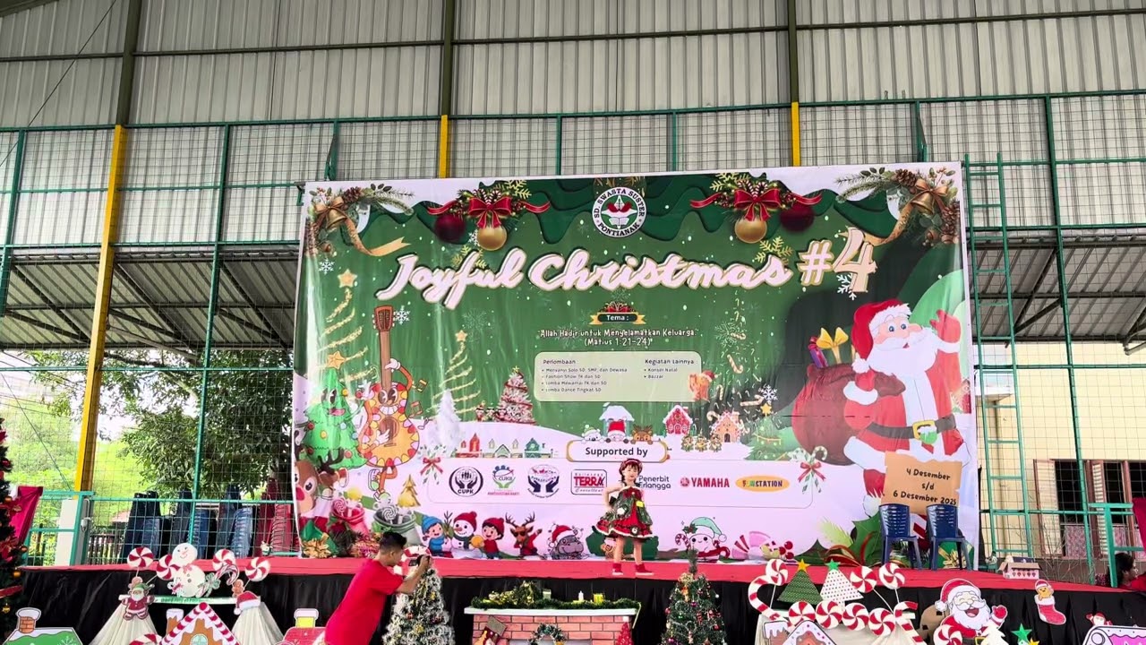 Quinella Fashion Show Tema “Baju Natal” 