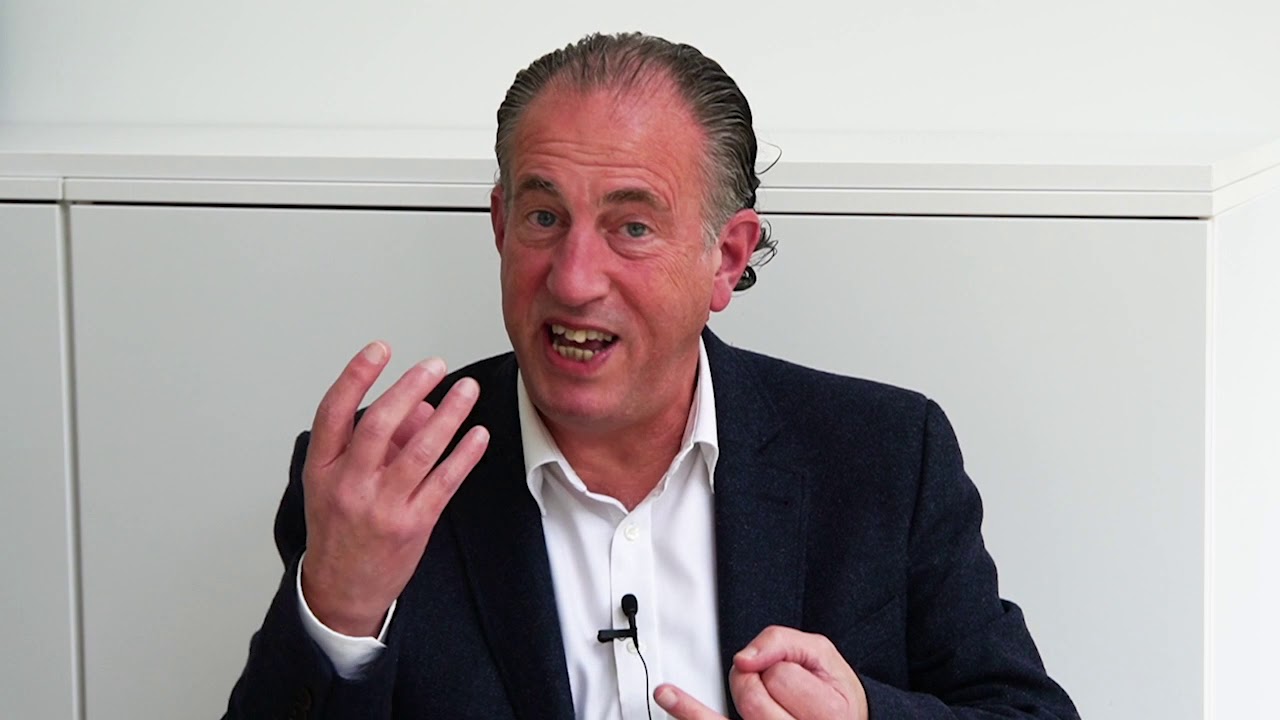 Philip Calvert, LinkedIn Guru, Talks About LinkedIn Lead Generation for Financial Advisers