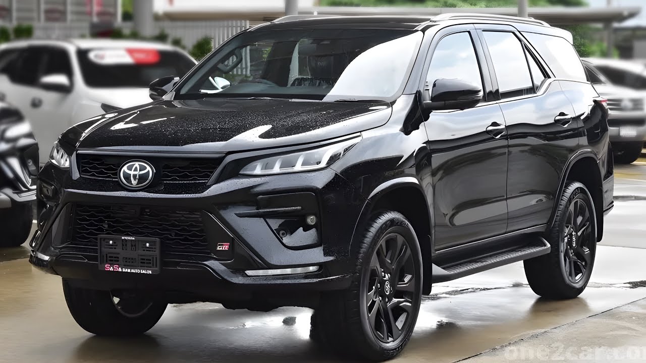 Toyota Fortuner 2023 GR Sport (4K Review) - Interior and Exterior Details
