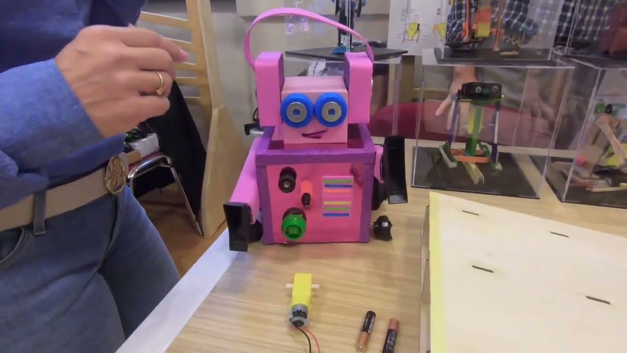 Progettare e costruire un robot... e scoprire se funziona