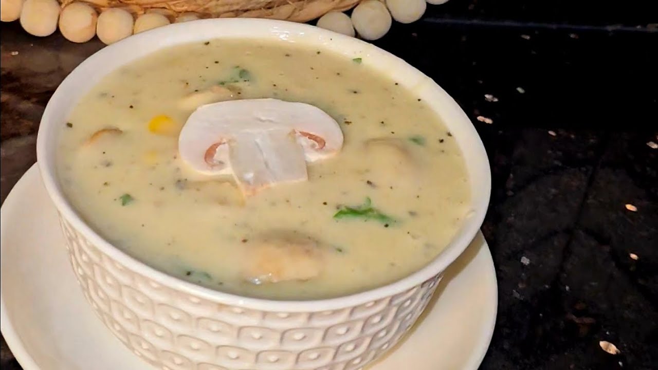 شوربة الفطر بالكريمة بطريقة المطاعم… الطعم ولا أروع!