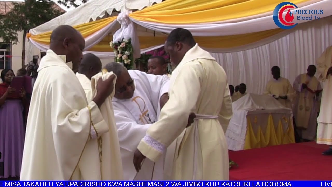 TAZAMA MAPADRE WAPYA WAKIVALISHWA MAVAZI RASMI YA KIPADRE