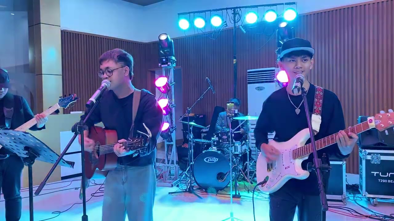 Eroplanong papel - Breakthrough band