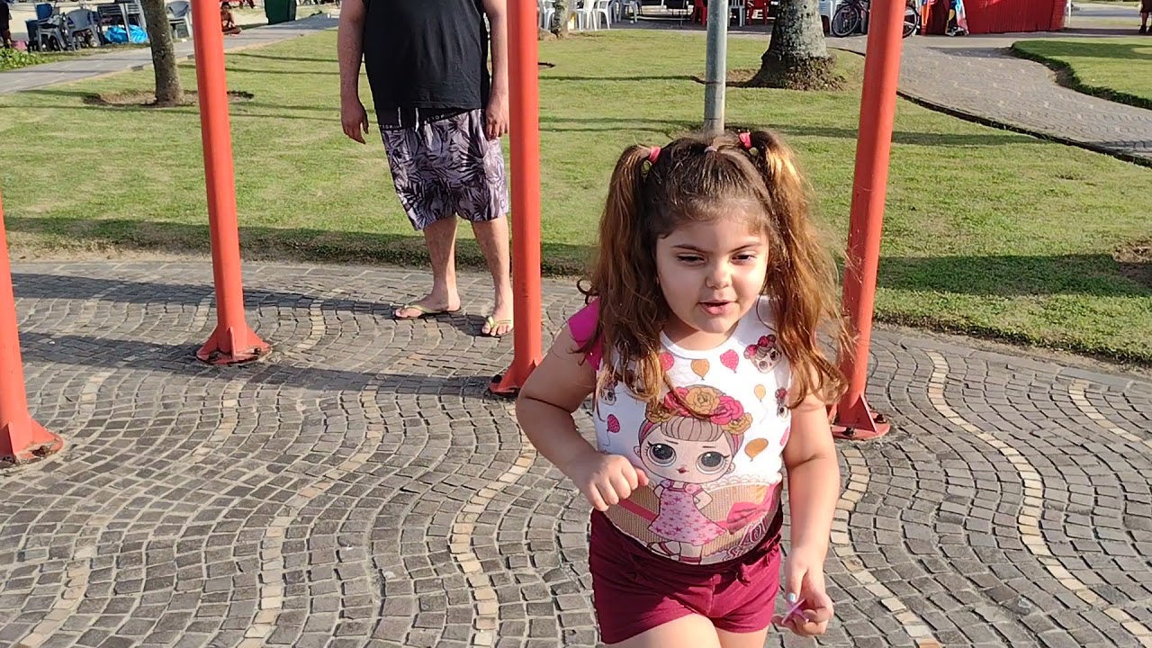 Passeando na orla da praia de Bertioga...