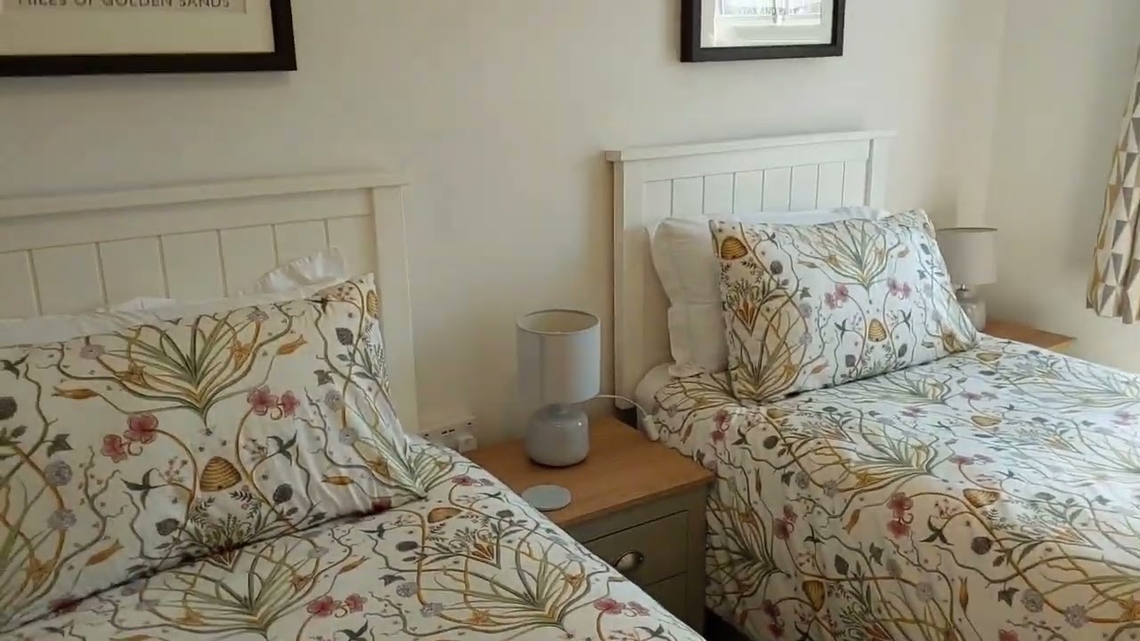 Self-catering cottage in Abercastle, Pembrokeshire.  cove-cottage.com