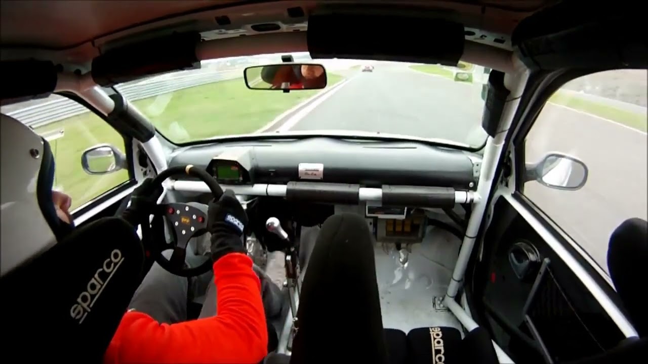 Renault Clio RS Cup vs Renault Megane RS - 4K